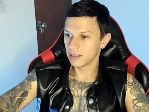 Snapshot of goodboy69l chatting on May 20, 12:39 am goodboy69l online show from May 20, 12:39 am