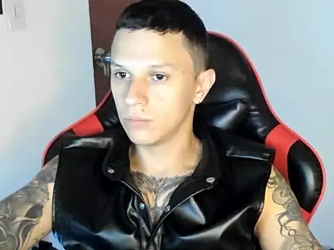 Snapshot of goodboy69l chatting on May 28, 10:29 pm goodboy69l online show from May 28, 10:29 pm