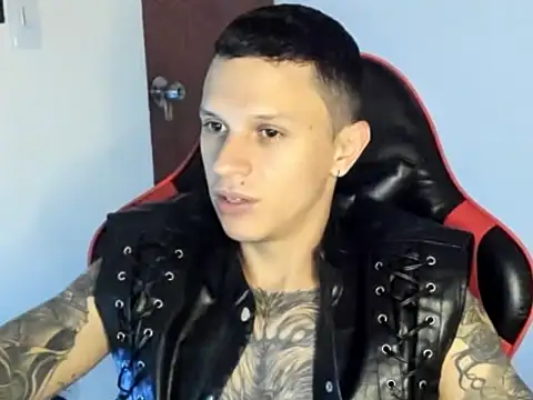 Snapshot of goodboy69l chatting on May 29, 10:41 pm goodboy69l online show from May 29, 10:41 pm