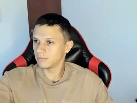 Snapshot of goodboy69l chatting on May 30, 3:42 pm goodboy69l online show from May 30, 3:42 pm