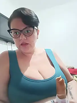 Snapshot of Madisonpalacio chatting on July 16, 6:36 pm Madisonpalacio online show from July 16, 6:36 pm
