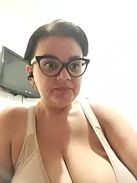 Snapshot of Madisonpalacio chatting on July 25, 11:35 pm Madisonpalacio online show from July 25, 11:35 pm