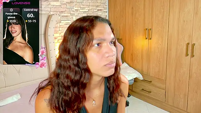 Sara-Smith- online show from July 11, 11:24 am