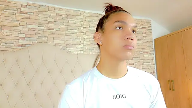 Sara-Smith- online show from July 21, 11:12 am