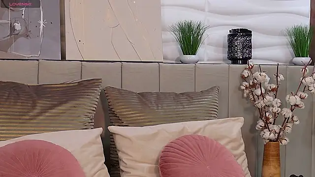 Snapshot of AvaLanne_ chatting on February 10, 8:31 pm AvaLanne online show from February 10, 8:31 pm