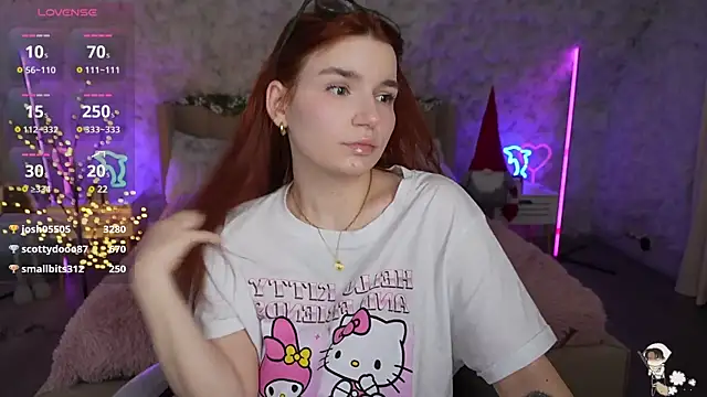 Snapshot of RedShinee chatting on January 13, 5:12 am RedShinee online show from January 13, 5:12 am