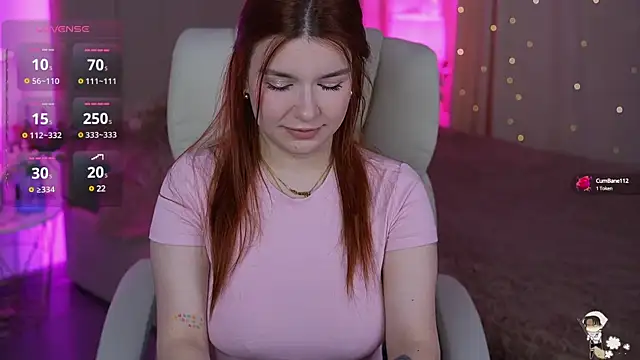 Snapshot of RedShinee chatting on February 24, 7:11 am RedShinee online show from February 24, 7:11 am