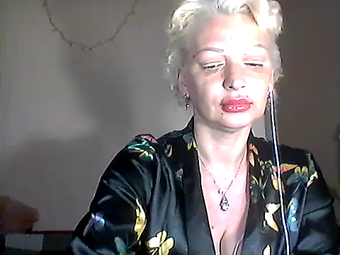 Snapshot of MaryJane441 chatting on May 5, 8:06 pm MaryJane441 online show from May 5, 8:06 pm