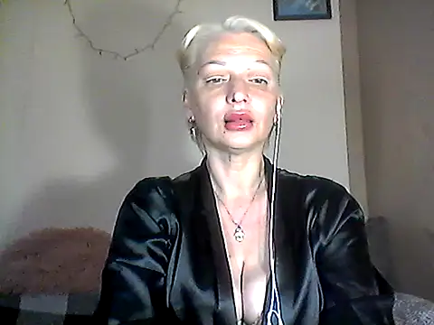 Snapshot of MaryJane441 chatting on May 6, 8:25 pm MaryJane441 online show from May 6, 8:25 pm