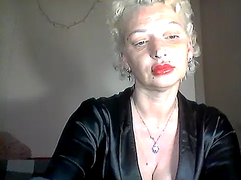 Snapshot of MaryJane441 chatting on May 9, 8:14 pm MaryJane441 online show from May 9, 8:14 pm