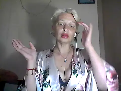 Snapshot of MaryJane441 chatting on May 12, 8:06 pm MaryJane441 online show from May 12, 8:06 pm
