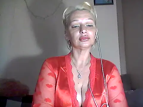 Snapshot of MaryJane441 chatting on May 15, 8:16 pm MaryJane441 online show from May 15, 8:16 pm