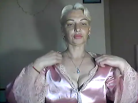 Snapshot of MaryJane441 chatting on June 9, 10:38 am MaryJane441 online show from June 9, 10:38 am