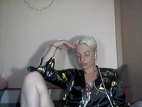 Snapshot of MaryJane441 chatting on June 10, 10:47 am MaryJane441 online show from June 10, 10:47 am