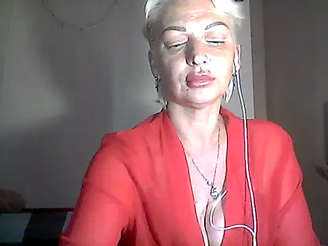 Snapshot of MaryJane441 chatting on June 10, 10:52 pm MaryJane441 online show from June 10, 10:52 pm