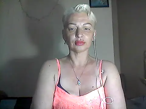 Snapshot of MaryJane441 chatting on June 11, 8:40 pm MaryJane441 online show from June 11, 8:40 pm