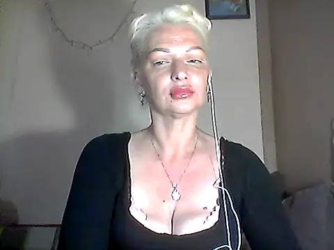 Snapshot of MaryJane441 chatting on June 12, 8:19 pm MaryJane441 online show from June 12, 8:19 pm