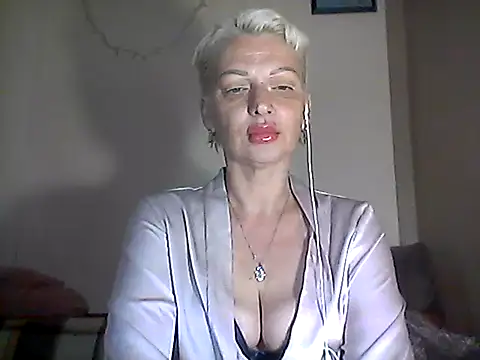 Snapshot of MaryJane441 chatting on June 17, 8:21 pm MaryJane441 online show from June 17, 8:21 pm