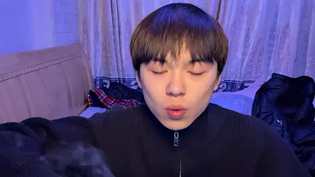 Snapshot of xiaottt1918 chatting on January 15, 12:36 pm xiaottt1918 online show from January 15, 12:36 pm