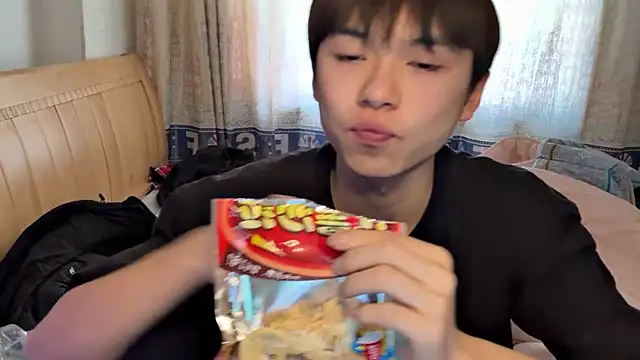 Snapshot of xiaottt1918 chatting on January 16, 8:33 am xiaottt1918 online show from January 16, 8:33 am