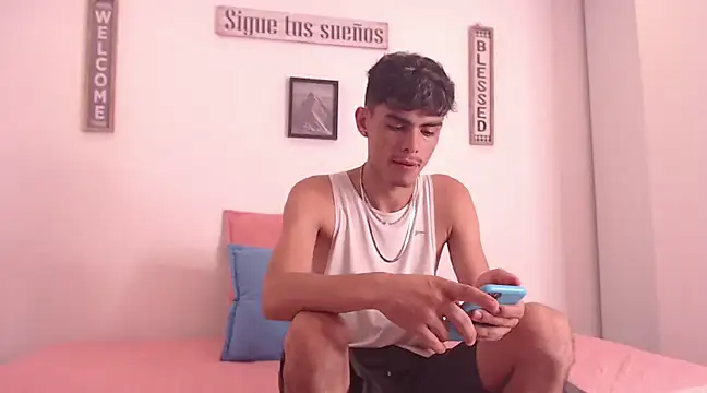 Snapshot of harrytomson_1 chatting on December 5, 5:48 am harrytomson 1 online show from December 5, 5:48 am