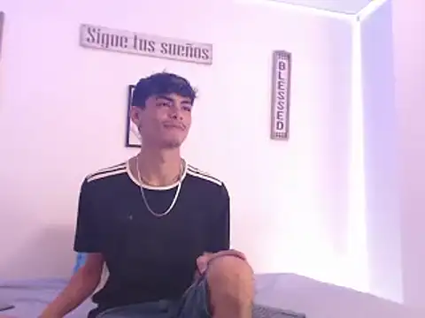 Snapshot of harrytomson_1 chatting on December 30, 6:16 pm harrytomson 1 online show from December 30, 6:16 pm