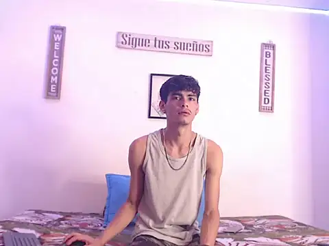 Snapshot of harrytomson_1 chatting on January 21, 6:54 am harrytomson 1 online show from January 21, 6:54 am