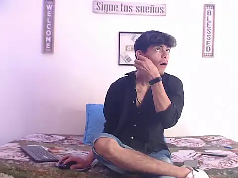 Snapshot of harrytomson_1 chatting on January 25, 9:14 pm harrytomson 1 online show from January 25, 9:14 pm