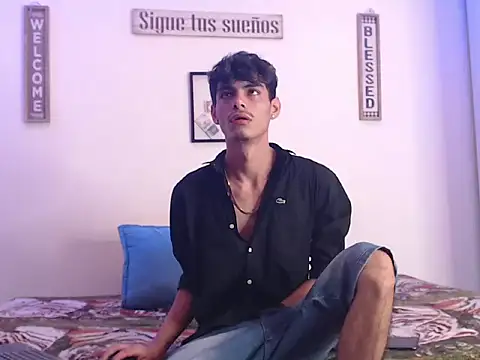 Snapshot of harrytomson_1 chatting on January 26, 4:30 am harrytomson 1 online show from January 26, 4:30 am