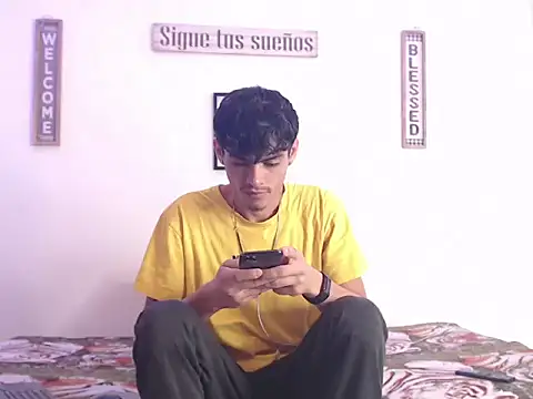 Snapshot of harrytomson_1 chatting on January 27, 3:50 pm harrytomson 1 online show from January 27, 3:50 pm