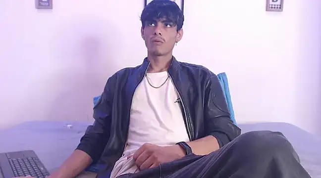 Snapshot of harrytomson_1 chatting on February 21, 10:48 pm harrytomson 1 online show from February 21, 10:48 pm