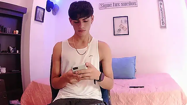 Snapshot of harrytomson_1 chatting on September 14, 8:30 pm harrytomson 1 online show from September 14, 8:30 pm