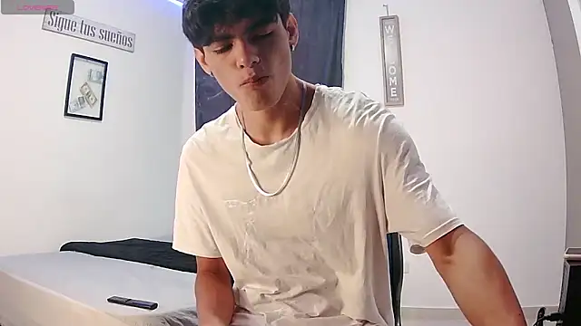 Snapshot of harrytomson_1 chatting on October 3, 11:51 am harrytomson 1 online show from October 3, 11:51 am