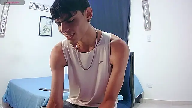 Snapshot of harrytomson_1 chatting on October 21, 12:11 am harrytomson 1 online show from October 21, 12:11 am