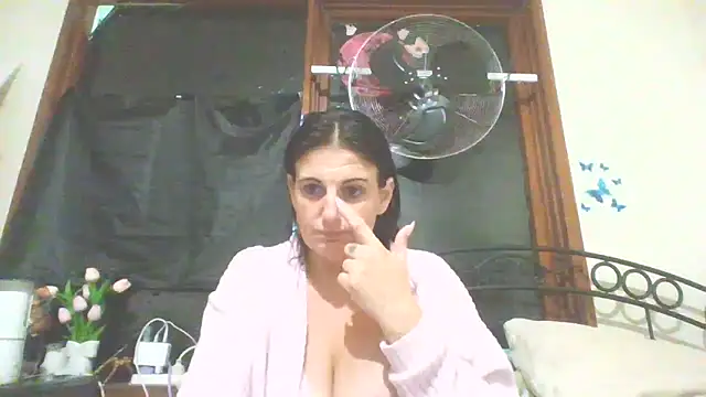 Snapshot of Clarissaroseyplus1 chatting on February 25, 8:18 pm Clarissaroseyplus1 online show from February 25, 8:18 pm