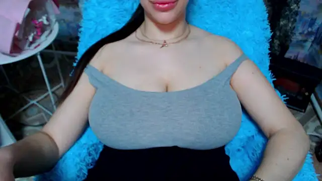 Snapshot of lovelyseu chatting on December 15, 7:23 am lovelyseu online show from December 15, 7:23 am