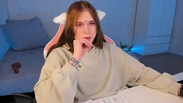 Snapshot of Spliti_moon chatting on February 9, 8:45 pm Spliti moon online show from February 9, 8:45 pm