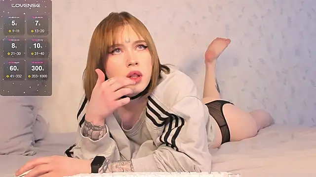 Snapshot of Spliti_moon chatting on March 4, 5:34 pm Spliti moon online show from March 4, 5:34 pm