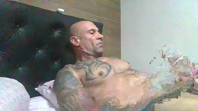 Arc8njoblack online show from February 6, 4:32 pm