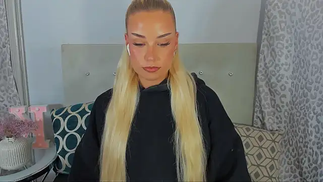 KristyHoney online show from June 14, 7:05 pm