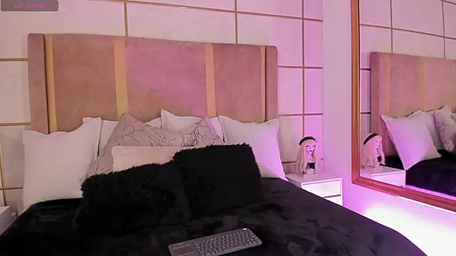 Snapshot of Kittenmeuw chatting on January 14, 3:32 am Kittenmeuw online show from January 14, 3:32 am