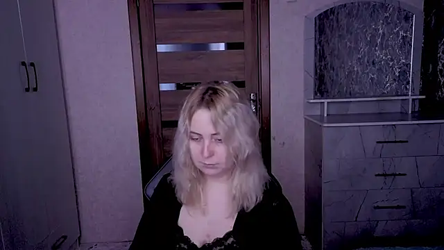 Kristy-Max online show from April 27, 9:57 pm