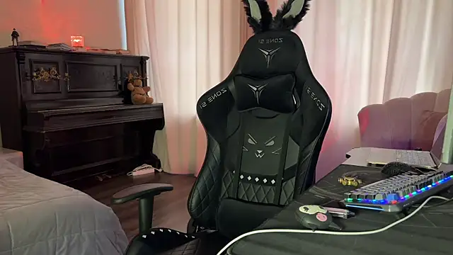 urmissalice online show from February 18, 11:55 am