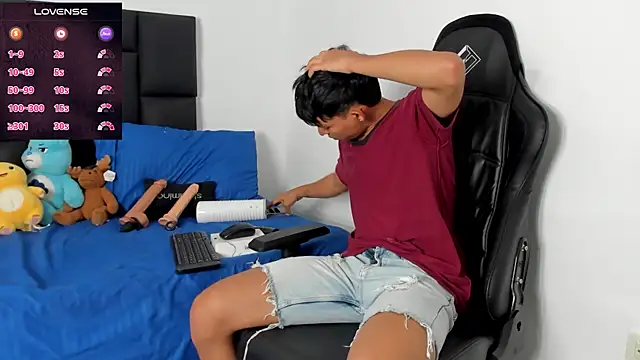 Snapshot of Tonny_twink_ chatting on February 7, 12:14 am Tonny twink online show from February 7, 12:14 am