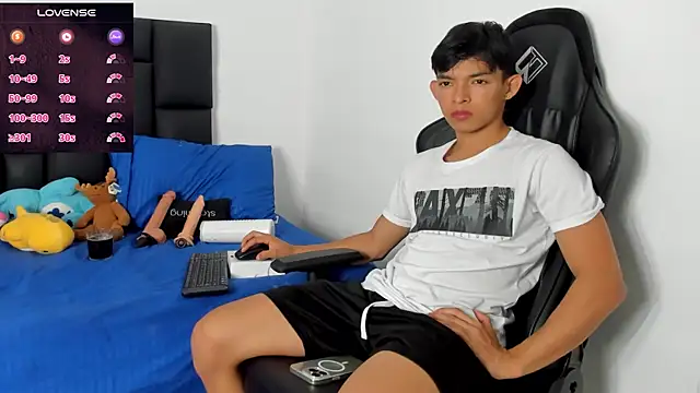 Snapshot of Tonny_twink_ chatting on February 21, 11:06 pm Tonny twink online show from February 21, 11:06 pm