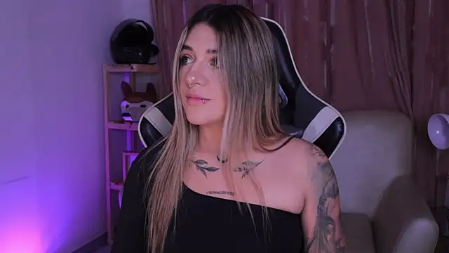 ashleyvalirya online show from November 14, 4:00 am