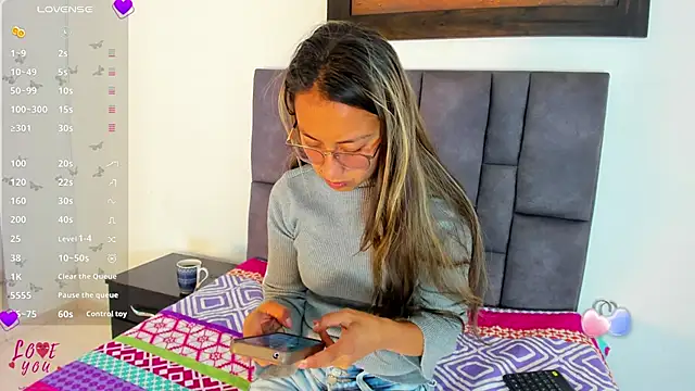 Snapshot of tatiana_valencia chatting on May 20, 12:33 pm tatiana valencia online show from May 20, 12:33 pm