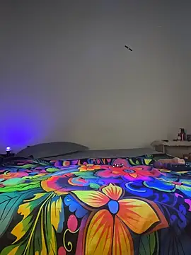 xMirana  online show from November 30, 9:35 am