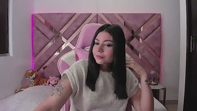 Snapshot of saori_9b chatting on June 10, 5:56 pm saori 9b online show from June 10, 5:56 pm