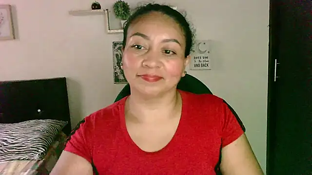 Snapshot of zaray_bella chatting on July 28, 9:47 pm zaray bella online show from July 28, 9:47 pm